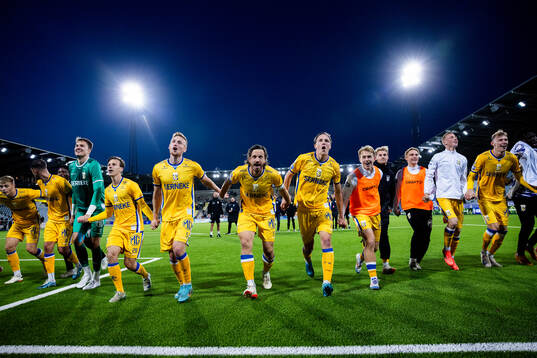 IFK Göteborgs spelare jublar