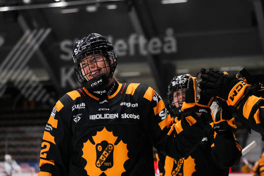 Skellefteås Sini Karjalainen jublar