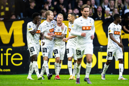 Häckens Simon Gustafson och Mikkel Rygaard Jensen jublar