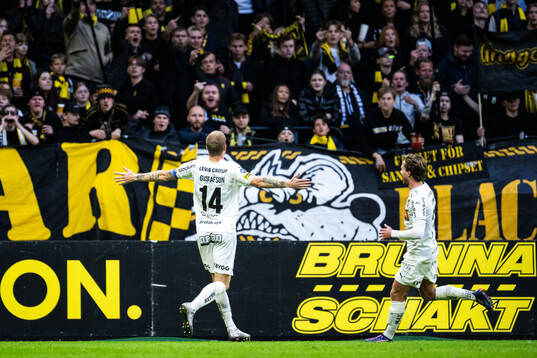 Häckens Simon Gustafson jublar