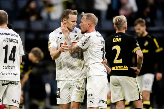 Häckens Marius Lode och Mikkel Rygaard Jensen jublar