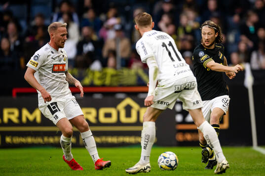 Häckens Mikkel Rygaard Jensen och AIKs Axel Björnström