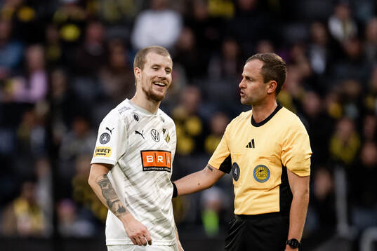 Häckens Simon Gustafson och Domare Richard Sundell