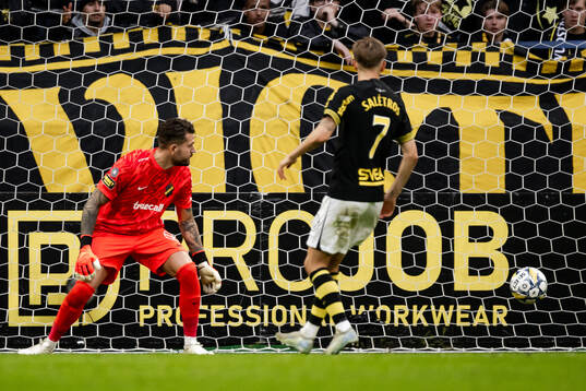 AIKs målvakt Kristoffer Nordfeldt deppar vid Häckens 0-1