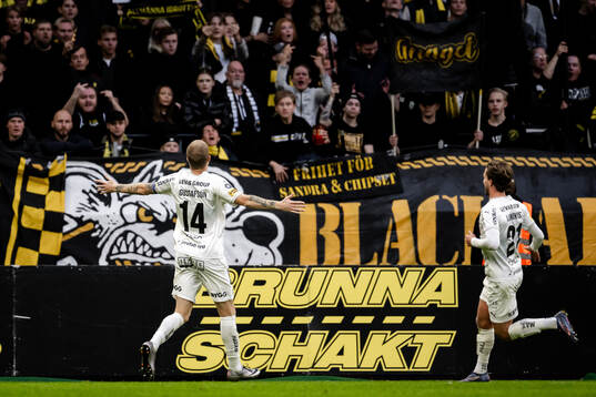 Häckens Simon Gustafson jublar