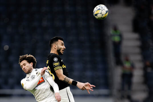 Häckens Adam Lundkvist och AIKs Ioannis Pittas