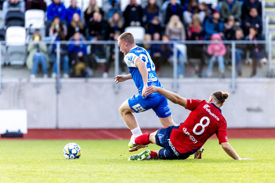 IK Oddevolds Adam Engelbrektsson och Östers Kevin Höög