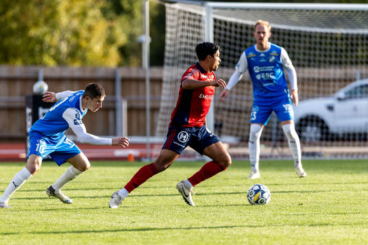 IK Oddevolds Liridon Kalludra och Östers Lukas Bergquist