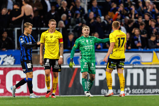 Elfsborgs målvakt Isak Pettersson deppar