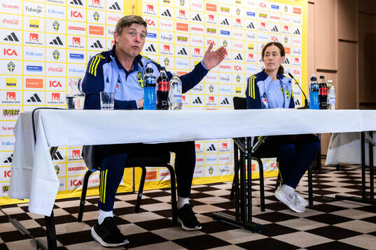 Head coach Jon Dahl Tomasson press officer Petra Thorén of