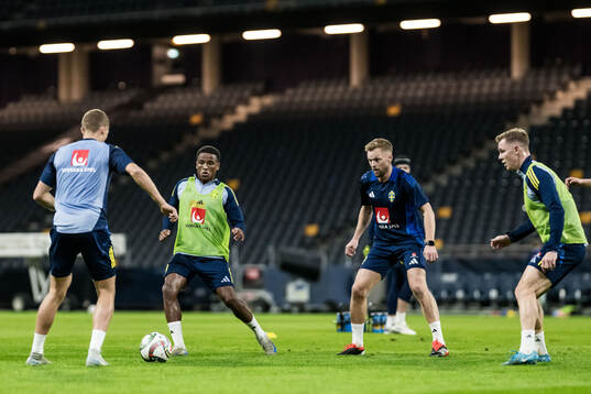 Niclas Eliasson and assistant coach Sebastian Larsson of