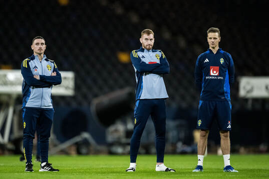 Dejan Kulusevski and goalkeeper coach Maths Elfvendal of