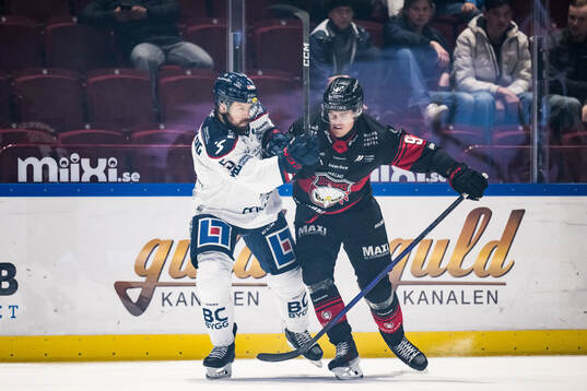 Linköpings Oscar Fantenberg och Malmö Redhawks Axel