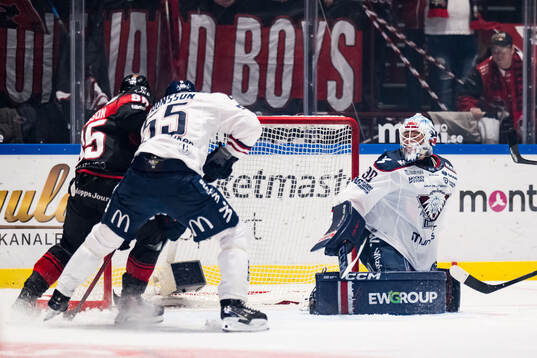 Malmö Redhawks Carl Persson mot Linköpings Arvid Aronsson