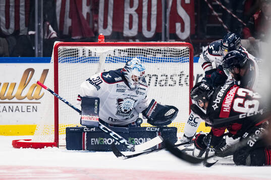 Linköpings Christian Heljanko och Malmö Redhawks Fredrik