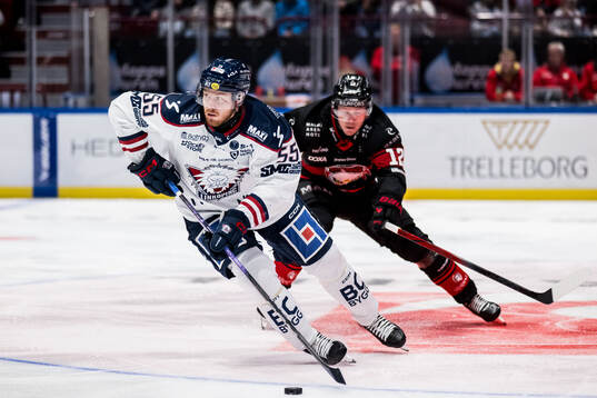 Linköpings Arvid Aronsson och Malmö Redhawks Linus Öberg