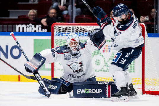 Linköpings målvakt Christian Heljanko och Rasmus Rissanen