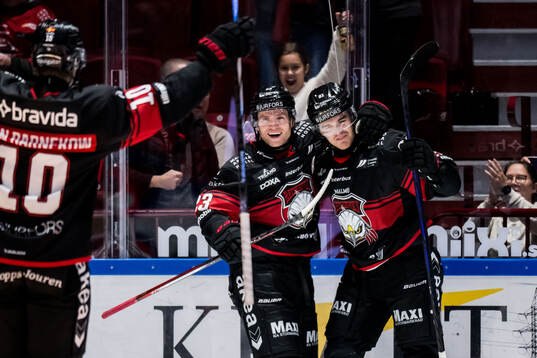 Malmö Redhawks Axel Sundberg jublar med Christoffer