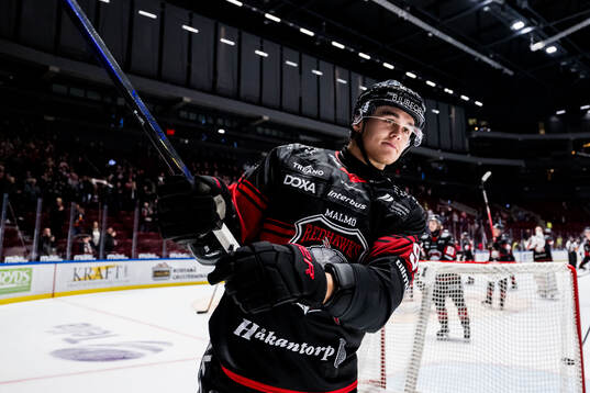 Malmö Redhawks Axel Sundberg jublar