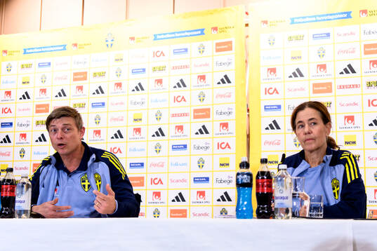 Head coach Jon Dahl Tomasson and media officer Petra