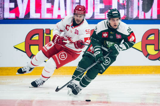 Marko Dano of Ocelari Trinec and Joel Nyström of Färjestad