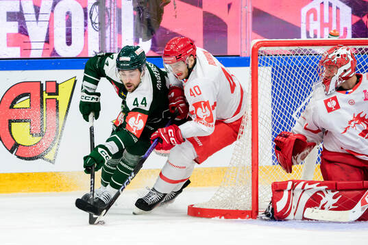 Jonathan Andersson of Färjestad  and Milos Roman of