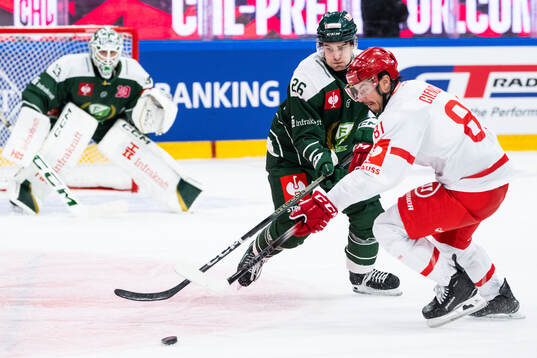 Joel Nyström of Färjestad and David Cienciala of Ocelari