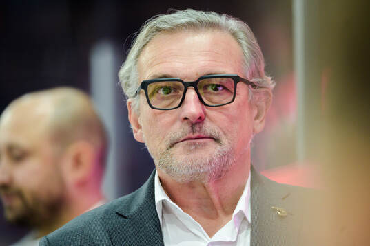 Head coach Zdenek Motak of Ocelari Trinec