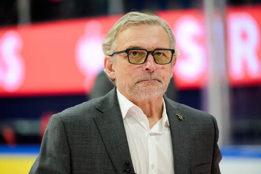 Head coach Zdenek Motak of Ocelari Trinec