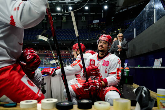 Vladimir Dravecky of Ocelari Trinec looks dejected