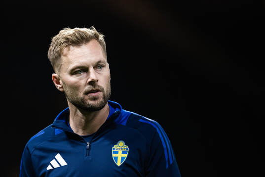 Assistant coach Sebastian Larsson of the Swedish men’s