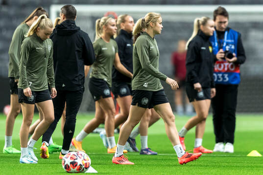 Emilie Joramo and Julie Blakstad of Hammarby at a training