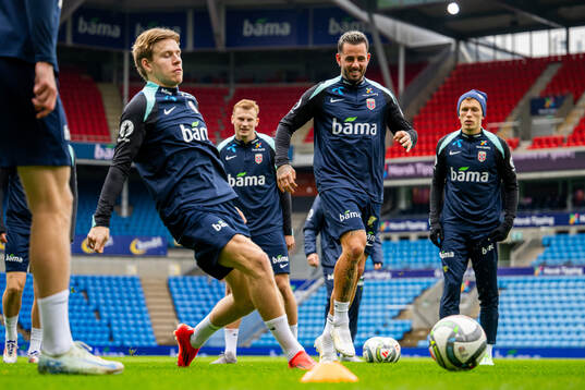 Jens Petter Hauge and Aron Dønnum of the Norwegian