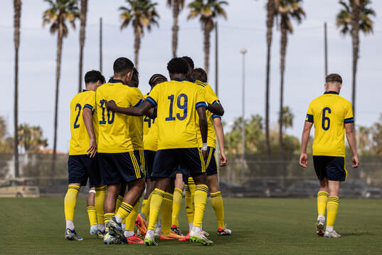 Santino Samuyiwa of Sweden celebrate with teammates