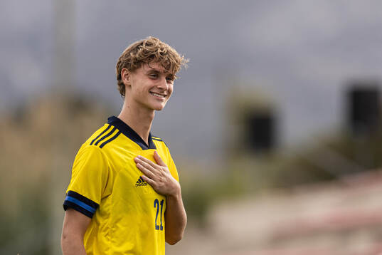 Bläddra bland fler bilder av Football, Under-18, International Friendly, Sweden - Japan