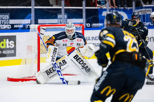 Djurgårdens målvakt Viktor Andrén och Södertäljes Egor