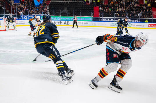 Djurgårdens Marcus Krüger och Södertäljes Nicolai Meyer