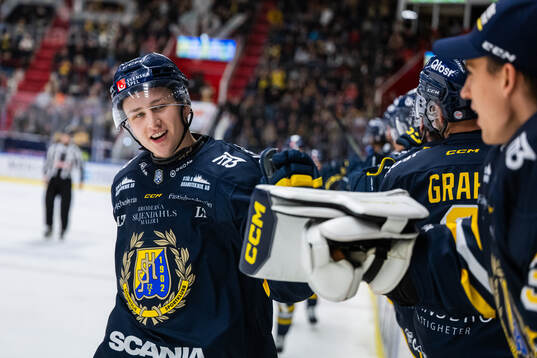 Södertäljes Albert Wikman jublar