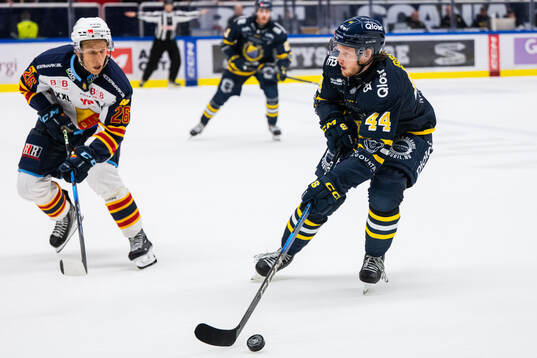 Djurgårdens Fredric Weigel och Södertäljes Carter Souch