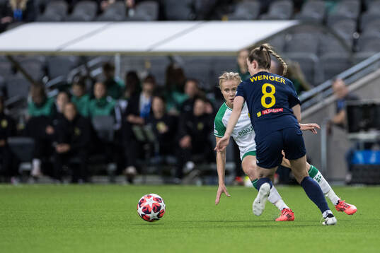 Julie Blakstad of Hammarby and Claudia Wenger of St Pölten