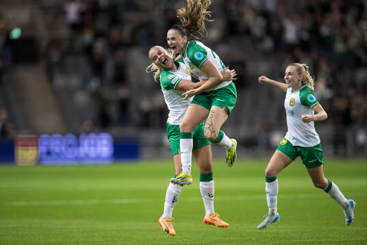 Vilde Hasund and Stina Lennartsson of Hammarby celebrates