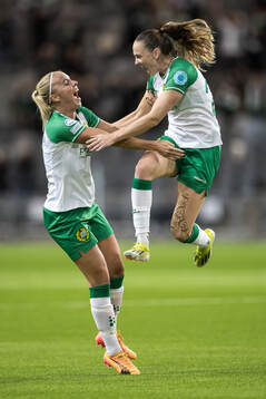 Vilde Hasund and Stina Lennartsson of Hammarby celebrate