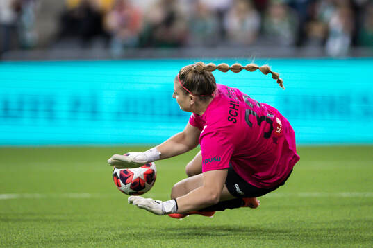 Goalkeeper Carina Schluter of St Pölten