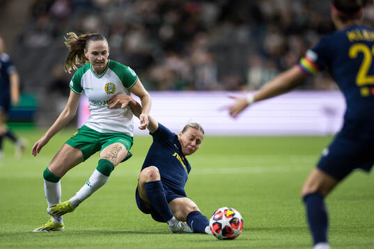 Vilde Hasund of Hammarby and Sophie Hillebrand of St Pölten