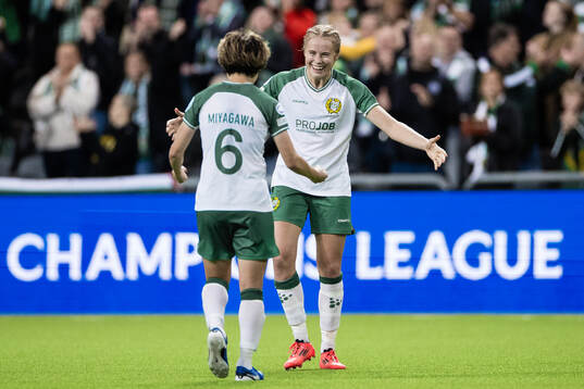 Asato Miyagawa och Julie Blakstad of Hammarby celebrates
