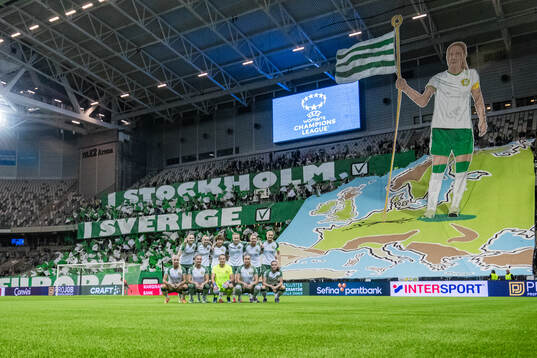 The starting eleven of Hammarby pose for a team group photo