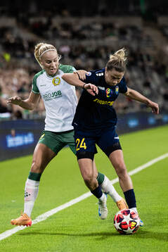 Stina Lennartsson of Hammarby and Mateja Zver of St Pölten