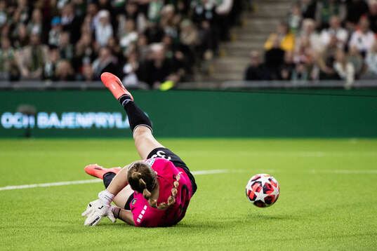 Goalkeeper Carina Schlüter of St Pölten