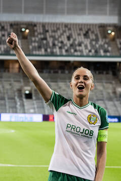Alice Carlsson of Hammarby celebrates