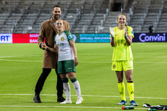 Team manager Igor Kubat, Ellen Gibson and goalkeeper Anna